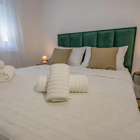 Biokovo J Parking Included * Makarska