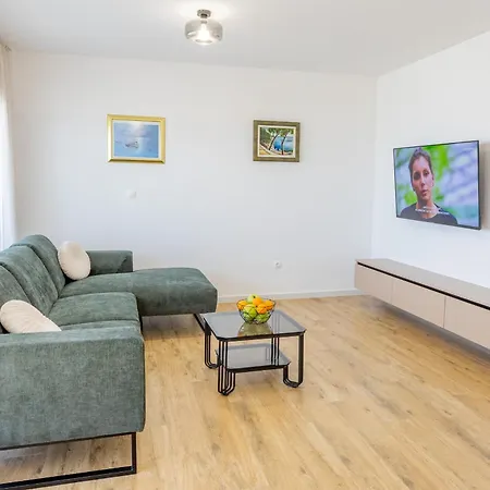 Biokovo J Parking Included Apartamento